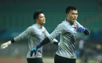 Thủ môn Bùi Tiến Dũng lần đầu bắt chính cho Hà Nội FC