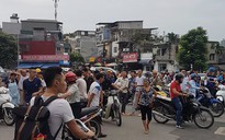 Hà Nội: Người dân nhà cao tầng chạy xuống đường vì động đất