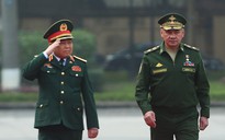 Cận cảnh Bộ trưởng Ngô Xuân Lịch đón Bộ trưởng Quốc phòng Nga Sergei Shoigu