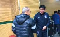 HLV U23 Hàn Quốc lễ phép với "đàn anh" Park Hang Seo