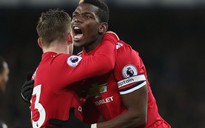 Man United trở lại ngôi nhì, Mourinho "đá xoáy" Scholes