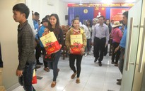 Niềm vui của công nhân khó khăn tại Khánh Hòa khi được nhận quà Tết