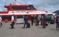 Tàu cao tốc tạm ngưng hoạt động vì bão số 1, nhiều du khách “kẹt” lại Phú Quốc