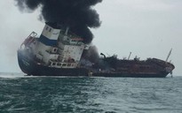 Tàu Việt Nam cháy lớn trên biển Hồng Kông