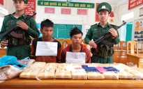 Bắt 2 người Lào vận chuyển 100.000 viên ma túy qua biên giới Việt Nam