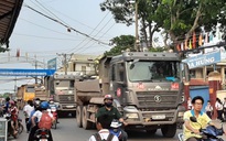 Cận cảnh hãi hùng xe ben đại náo một vùng rộng lớn ở Biên Hòa