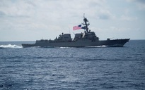 Tàu chiến Mỹ liên tiếp áp sát đảo phi pháp của Trung Quốc trên biển Đông