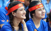 Dàn CĐV nữ tưng bừng sau trận thắng đậm của U22 Việt Nam