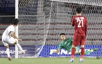 Clip: Màn trình diễn lấy lại niềm tin của thủ môn Văn Toản trong trận U22 Việt Nam - U22 Campuchia 4-0