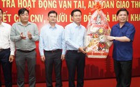 Bộ trưởng Bộ GTVT Nguyễn Văn Thể thăm, chúc Tết CBCNV Bến xe Miền Đông
