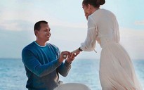 Jennifer Lopez gây sốt khi tung loạt ảnh được cầu hôn
