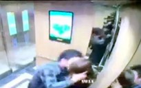 Làm quen không được, gã đàn ông sàm sỡ, cưỡng hôn nữ sinh viên ngay trong thang máy