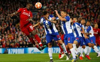 Salah thoát thẻ đỏ, Liverpool thắng dễ Porto ở Anfield