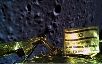 Tàu vũ trụ bổ nhào xuống mặt trăng