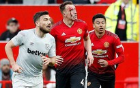 Phil Jones đổ máu, Pogba thăng hoa với "cú đúp" phạt đền