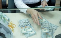 Vì sao giá USD ngân hàng và tự do tiếp tục tăng cao?