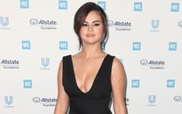 Selena Gomez tái xuất sau 10 tháng điều trị Lupus ban đỏ