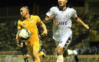 Vòng 4 V-League 2019: Hà Đức Chinh mờ nhạt, Quang Hải lập công