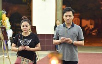 Chùm ảnh: Đồng nghiệp xót xa tiễn biệt nghệ sĩ Lê Bình