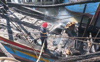 Tàu cá ngùn ngụt bốc cháy trong đêm, thiệt hại 2 tỉ đồng