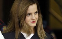 "Phù thủy" Emma Watson tặng sách cho sinh viên