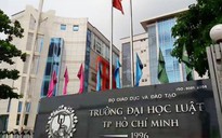 Trường ĐH Luật TP HCM: Vì sao 2 phó giáo sư từ chức?