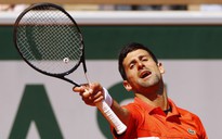 Clip bán kết Roland Garros 2019: Ông trời cũng không thể cứu được Djokovic