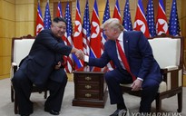 Ông Trump bị các đối thủ chỉ trích vì chuyến thăm DMZ