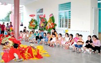 Trường mầm non đón nhận 373 cháu bé con của công nhân