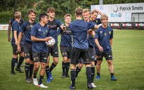Công Phượng vui đùa cùng đội bóng mới trong trận giao hữu thắng Gent 4-2