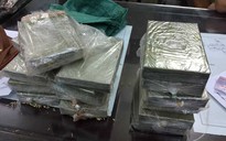 Nữ giáo viên về hưu ăn mặc quê mùa "ôm" 15 bánh heroin từ Nghệ An ra Nam Định