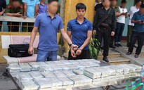 Bắt vụ vận chuyển 100 bánh heroin trên xế hộp