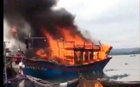 Đang sửa chữa, tàu cá hơn 1 tỉ đồng bất ngờ cháy dữ dội