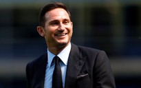 Tân HLV Chelsea Lampard mướt mồ hồi tập luyện cùng học trò