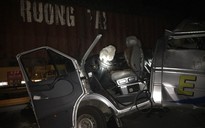 Xe khách tông xe container gặp sự cố, 16 người bị thương