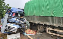 Xe tải và xe đầu kéo tông nhau, tài xế xe tải tử vong trong cabin