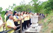 Cán bộ Công đoàn TP HCM dâng hương, viếng mộ Đại tướng Võ Nguyên Giáp