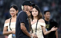 Neymar bị đồng đội "tẩy chay" ở lễ nhận Siêu cúp Pháp