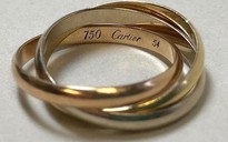 Khách Nhật bỏ quên nhẫn vàng hiệu Cartier Trinity tại sân bay Nội Bài