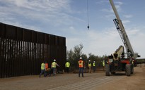 Mỹ “hy sinh” hàng trăm dự án quân sự vì bức tường biên giới