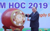 Thủ tướng Nguyễn Xuân Phúc đánh trống khai giảng năm học mới