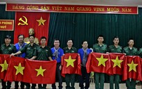 Báo Người Lao Động trao 300 lá cờ Tổ quốc đến Đồn Biên phòng Đàm Thủy, tỉnh Cao Bằng
