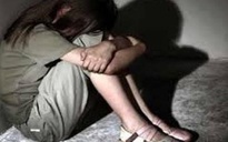 Hiếp dâm con riêng 14 tuổi của vợ hờ đến có thai