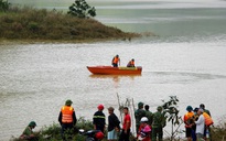 Sạt lở Trà Leng: 32 ghe, thuyền đang ngược sông Tranh tìm kiếm nạn nhân mất tích