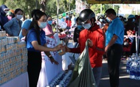 Quảng Nam: Công nhân khó khăn ấm lòng với gian hàng "Tết sẻ chia"