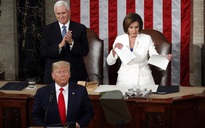 Ông Donald Trump và bà Nancy Pelosi: Những hình ảnh đầy biểu cảm