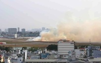 Máy bay nổ lốp ở Tân Sơn Nhất, cột khói bốc cao