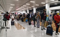 Nhiều người Việt Nam bị kẹt tại các sân bay quốc tế trong dịch Covid-19