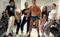 Choáng với body "siêu nhân" tuổi 35 của Ronaldo giữa mùa dịch