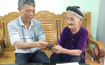 Cụ bà 83 tuổi đạp xe lên xã xin thoát nghèo ủng hộ 2 triệu đồng chống dịch Covid-19